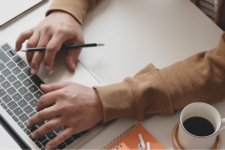 What are the challenges of cross-border ecommerce?